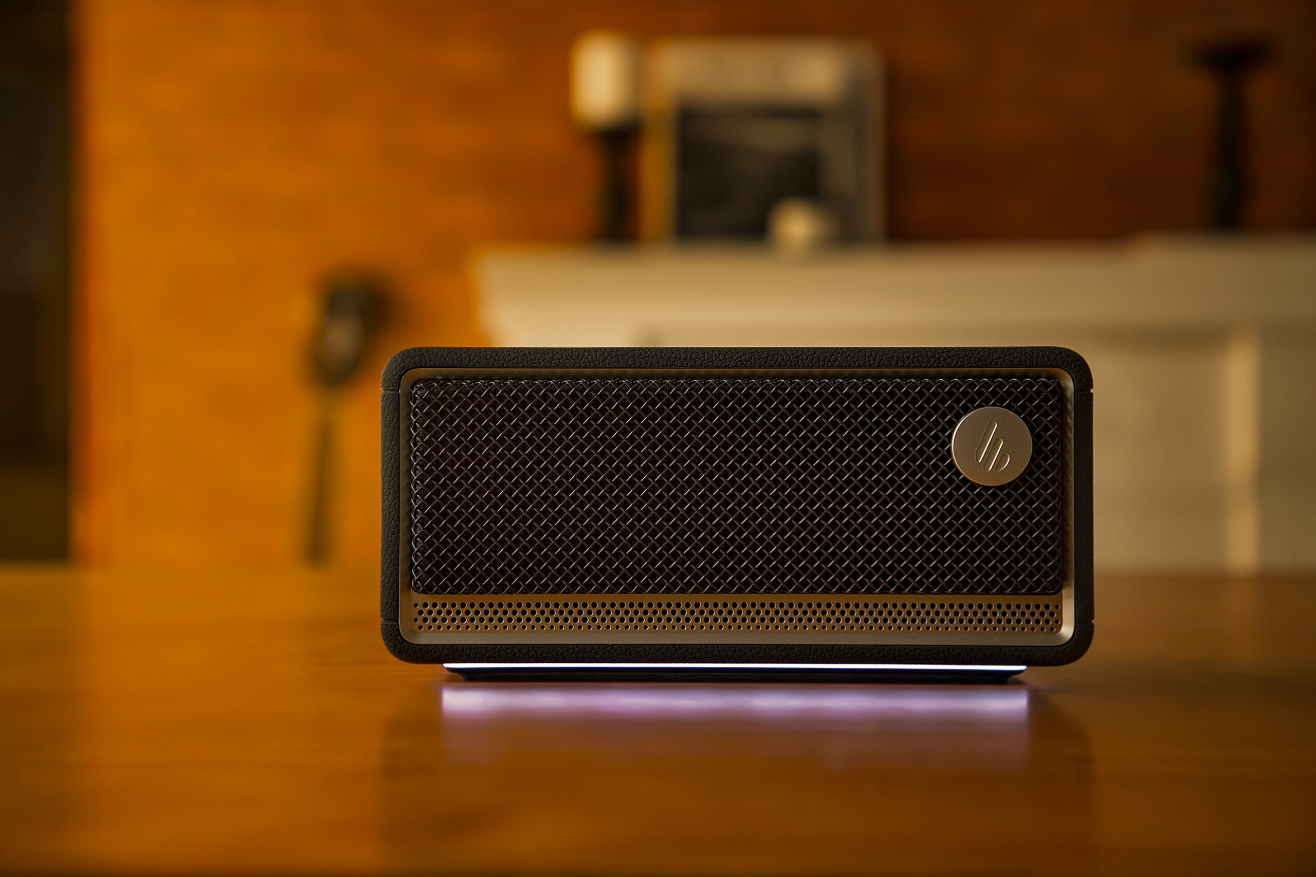 Edifier BOXE portabila bluetooth, RMS: 34W (8W + 8W + 18W), built-in Li-ion up to 9 hours, ES60-BK - imagine 2