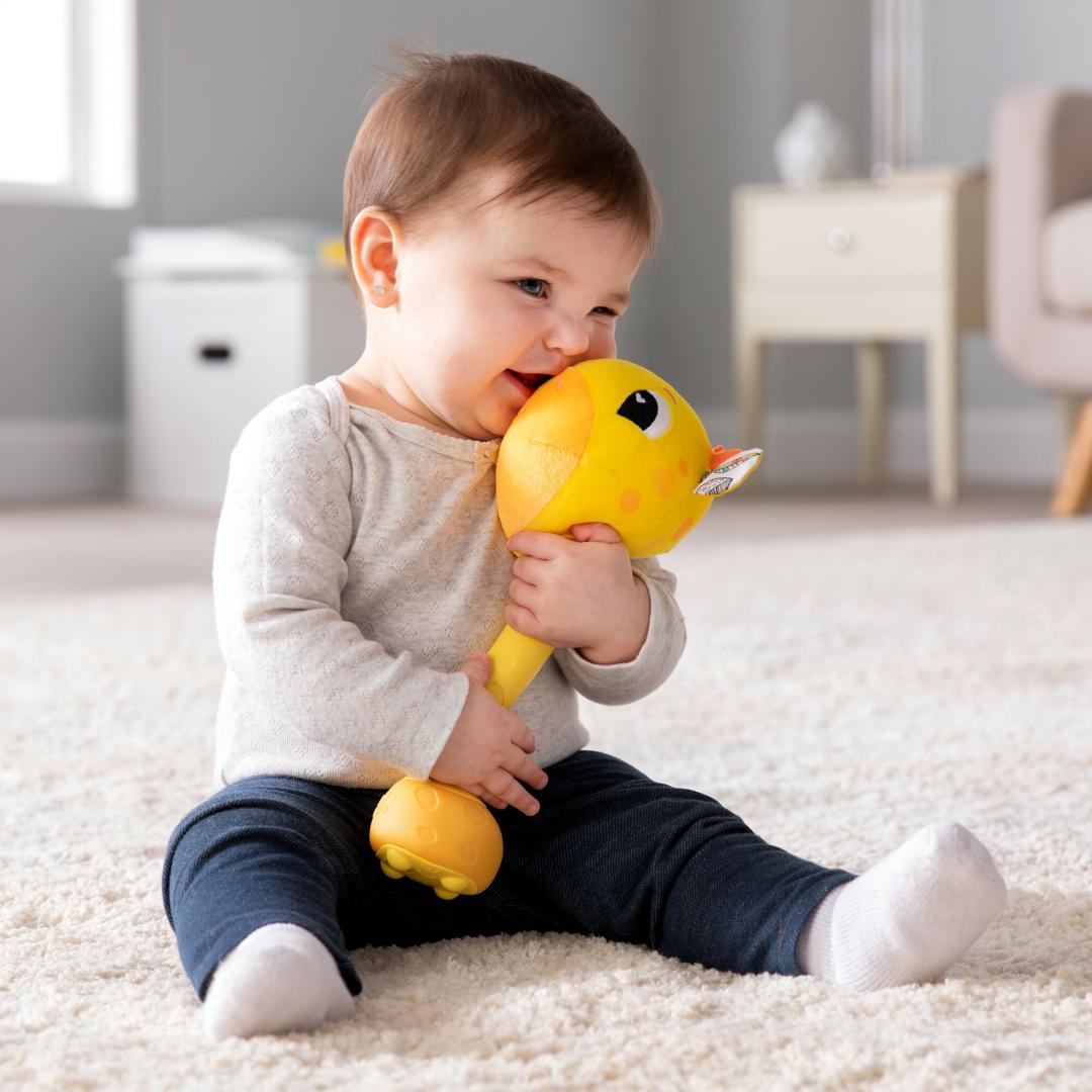 TOMY JUCARIE PENTRU BEBELUSI CU SUNETE, GIRAFA GIGI, LAMAZE, T27471 - imagine 4